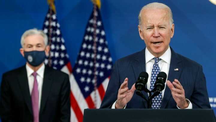 Joe Biden et Jerome Powell main dans la main pour soutenir l’économie américaine